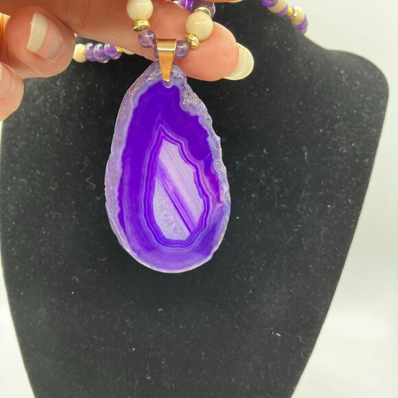 Gorgeous 2.5 in Agate Amethyst Gemstone Raw Edge 22 in Beaded necklace - Picture 11 of 12